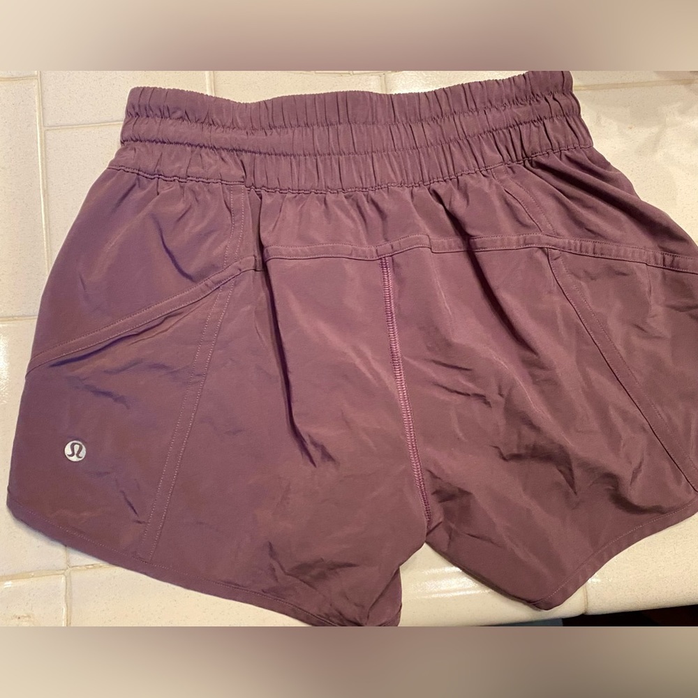 Lulu Lemon tracker low-rise lined short 4” size 4. Lightly worn. Mauve color.